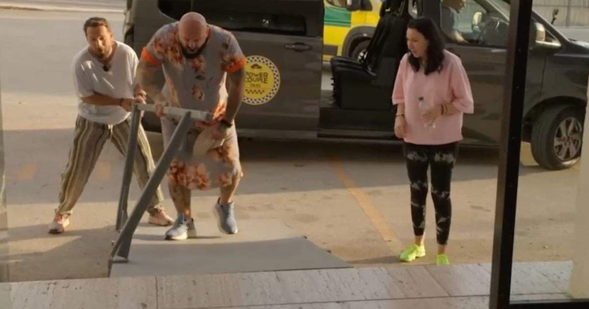 Cătălin Zmărăndescu, moment șocant: a umblat cu o balustradă în spital!