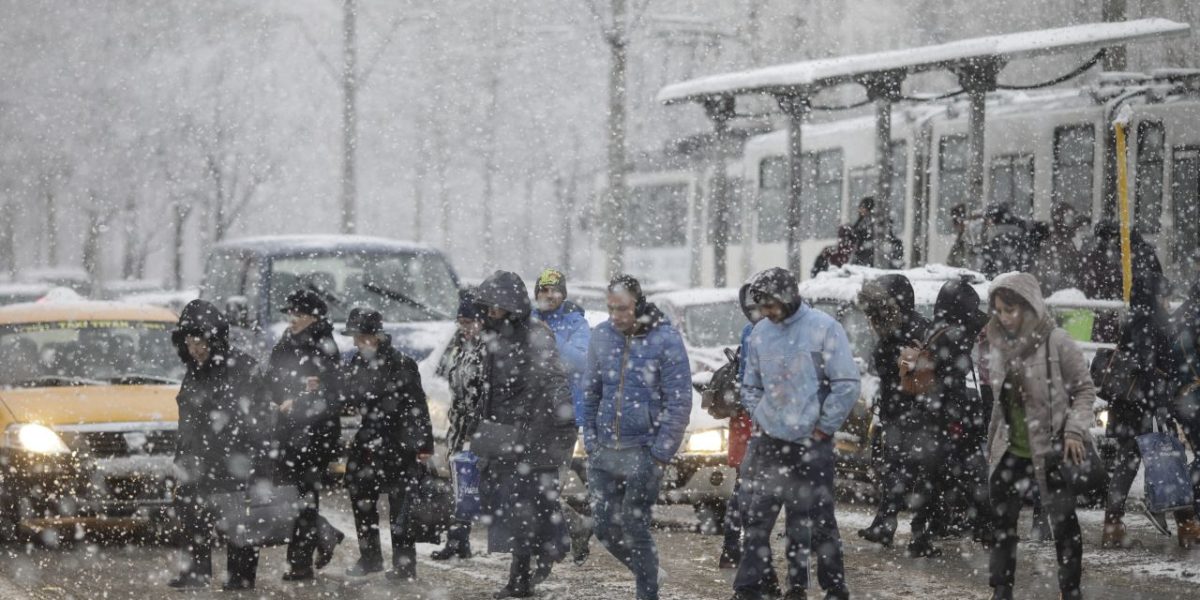 Două mase de aer se vor ciocni deasupra României. ANM anunță ger și ninsori. Zonele afectate