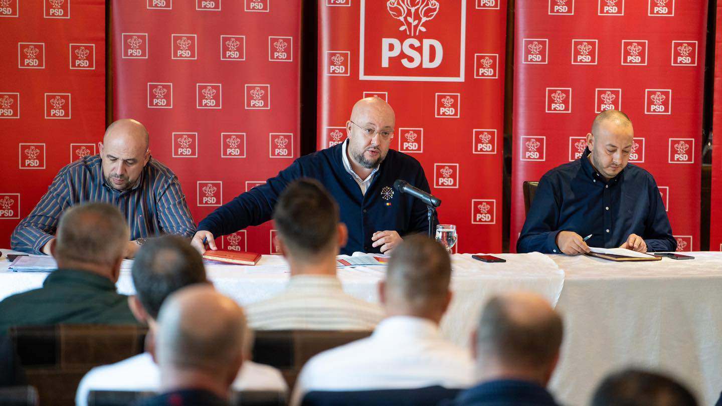 Constantin Rădulescu, lider PSD Vâlcea: Guvernarea trebuie menținută, iar plecarea PNL sau USR ar fi o greșeală strategică Liderul social-democrat din Vâlcea, Constantin Rădulescu, și-a exprimat clar poziția cu privire la situația politică actuală, susținând cu tărie că Partidul Social Democrat trebuie să rămână la guvernare