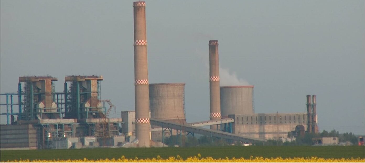 Craiova se confruntă cu o perturbare majoră în sistemul de încălzire centralizată, după ce Electrocentrale Craiova a anunțat recent că a fost nevoită să întrerupă temporar livrarea parametrilor optimi ai agentului termic din cauza unei avarii tehnice