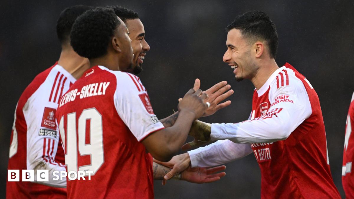 Eberechi Eze sub lupă după transferul la Arsenal: Oportunitățile pierdute Eberechi Eze, mijlocașul în vârstă de 24 de ani, a fost întrebat constant despre forma sa la Arsenal, mai ales după începutul dificil al sezonului