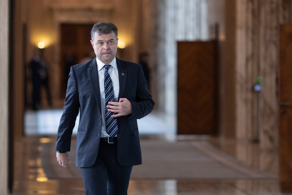 Premierul Ilie Bolojan anunță o schimbare majoră în ministerul Educației, planificată pentru începutul anului viitor, pe fondul unei analize interne a Partidului Național Liberal privind opțiunile pentru noul ministru