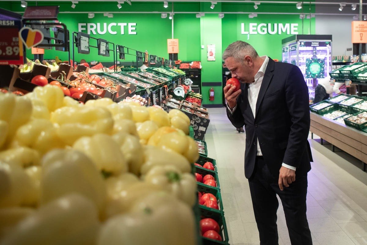 Ministrul Agriculturii din România, Florin Barbu, a respins pentru a doua oară în această săptămână aprobarea acordului comercial dintre Uniunea Europeană și țările din America Latină, în special Mercosur, o mișcare care ridică semne de întrebare cu privire la poziția țării noastre în cadrul negocierilor internaționale și impactul asupra sectorului agricol românesc