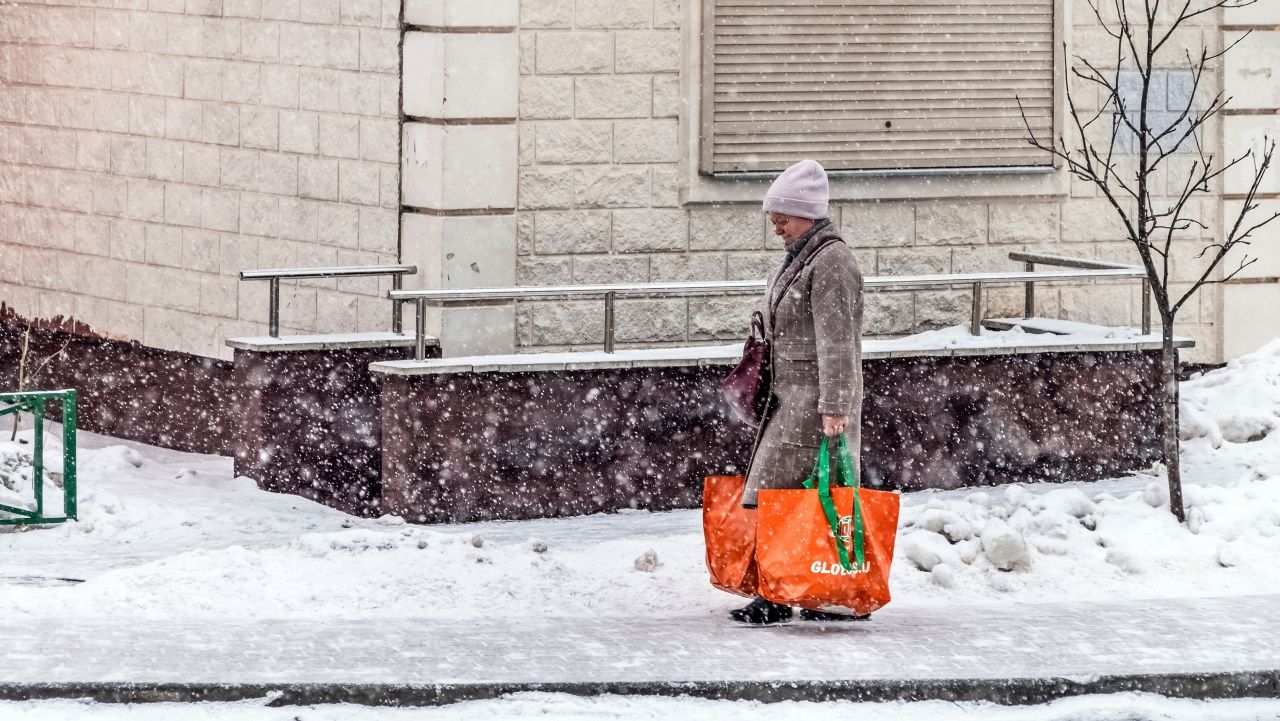 Februarie, luna contrastelor climatice: geruri aspre și zile de primăvară Vremea din luna februarie va aduce cu sine o combinație de gheață și căldură, conform prognozelor Administrației Naționale de Meteorologie (ANM)