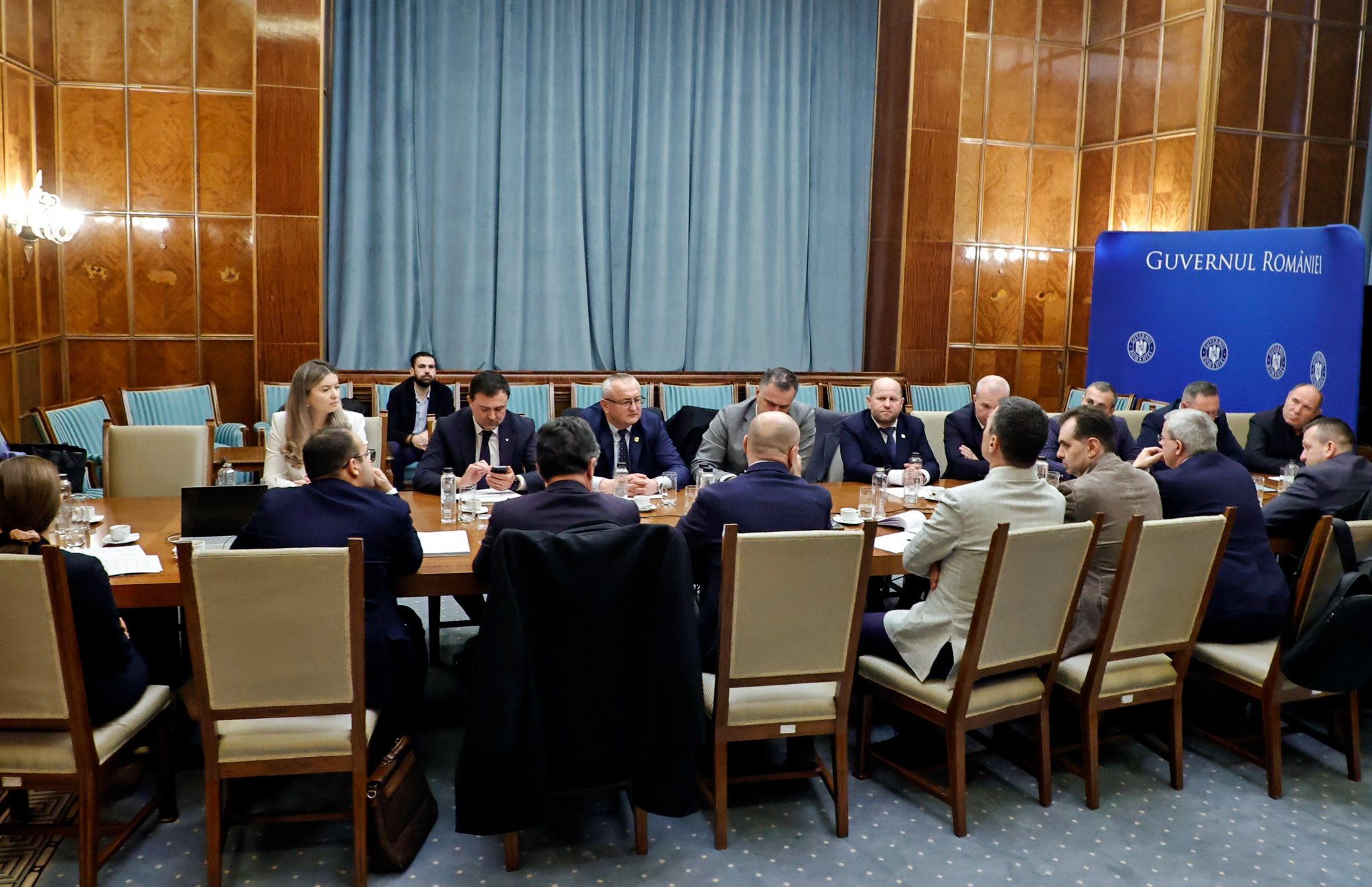Guvernul transmite un bilanț clar asupra stării administrațiilor locale din România comparativ cu cele ale altor state membre ale Uniunii Europene, evidențiind dezechilibre majore și provocări structurale cu care se confruntă orașele și comunele din țara noastră