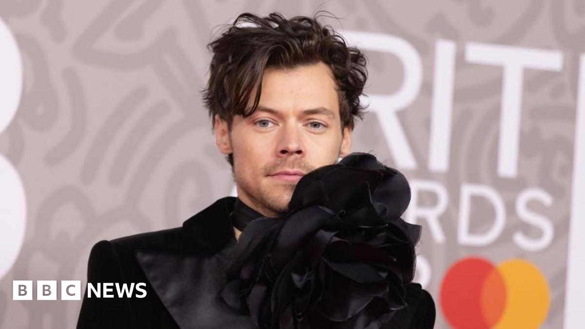 Harry Styles stârnește speculații cu noi indicii muzicale Harry Styles a reușit din nou să captiveze atenția fanilor săi, lansând o serie de sugestii care lasă loc de interpretări în legătură cu un nou proiect muzical
