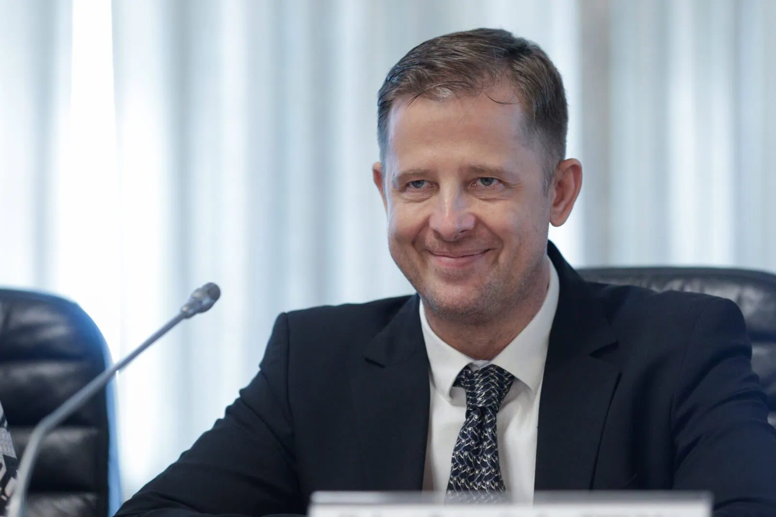 Primarul din Bragadiru, Gabriel Lupulescu, respinge explicita majorarea taxelor locale drept decizie guvernamentală Primarul orașului Bragadiru, Gabriel Lupulescu, membru PNL, a făcut recent o declarație clară pe rețelele sociale, exprimându-și poziția față de creșterea taxelor și impozitelor locale