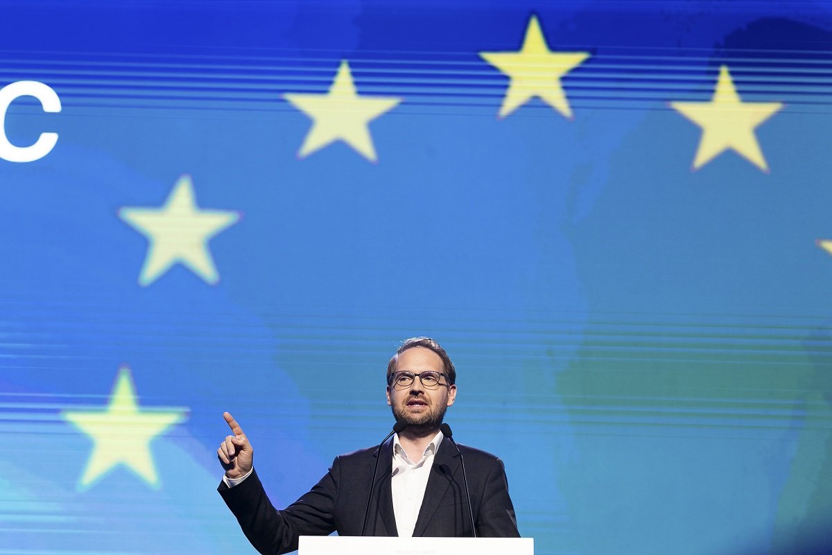 România, solidară cu UE în fața intenției SUA de a anexa Groenlanda Căutând să-și reafirme poziția în contextul geopolitic tot mai complex, România pare să se alinieze ferm cu Uniunea Europeană în fața posibilei exproprieri a Groenlandei de către Statele Unite