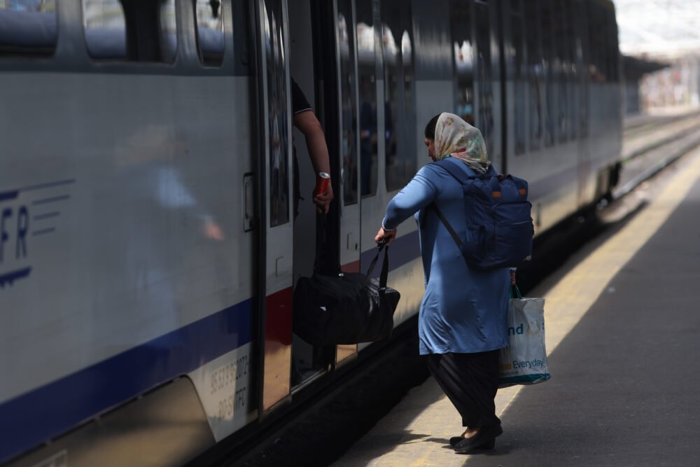 CFR Călători anunță modificări în circulația trenurilor între București și Budapesta, afectând operațiunile trenurilor IR 72 și IR 73, ca urmare a unor lucrări de întreținere și modernizare solicit din partea CFR Infrastructură