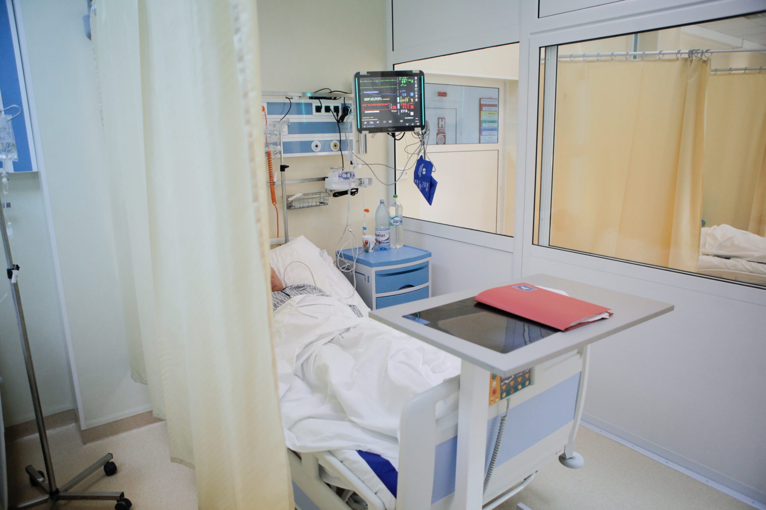 Situație critică în spitalele din București: temperaturile scăzute pun în pericol pacienții și personalul medical Regiunea capitalei traversează o perioadă deosebit de dificilă din cauza deficiențelor în asigurarea cu energie termică în unitățile sanitare, complicații agravând situația deja tensionată din cauza temperaturilor scăzute extreme