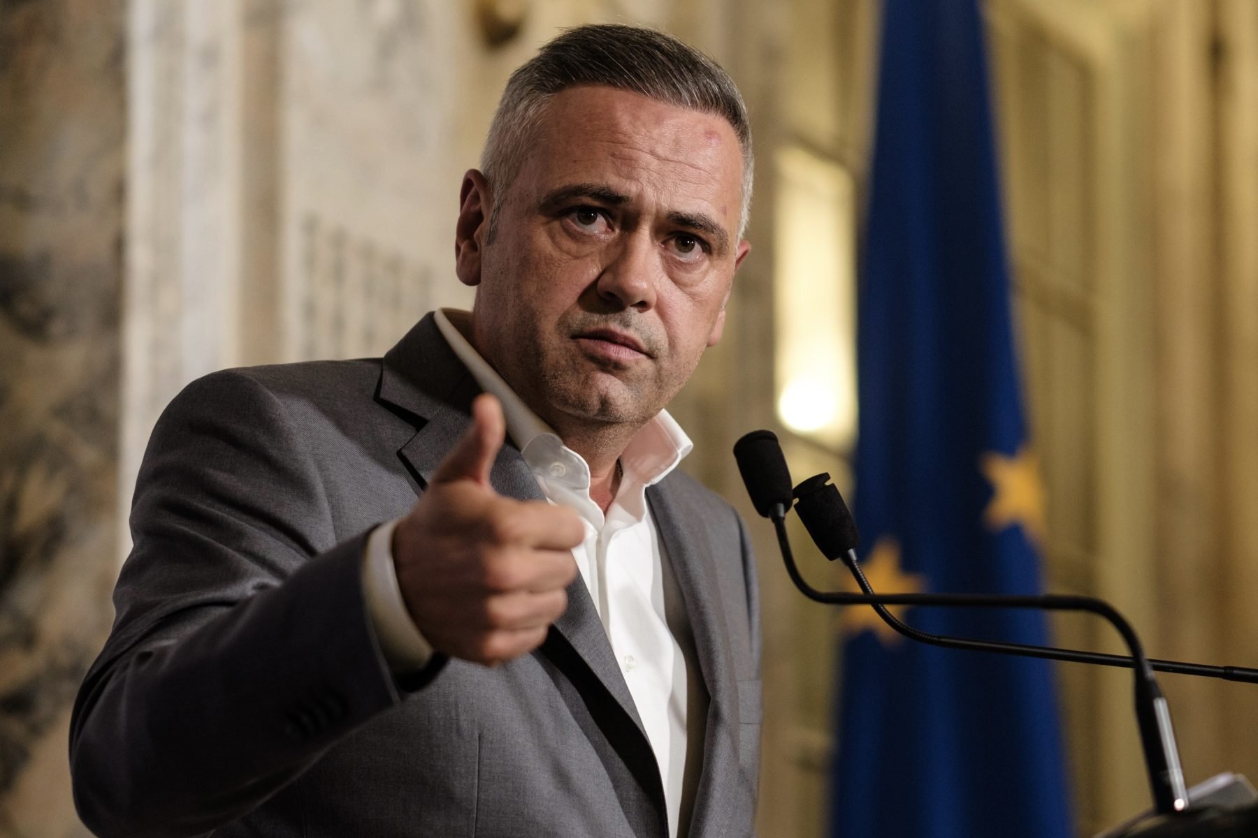 Reacții aprinse în cadrul coaliției după votul pentru acordul UE-Mercosur PSD a lansat acuzații dure la adresa Ministerului Afacerilor Externe (MAE) condus de USR, declarând că votul României pentru acordul comercial cu Mercosur reprezintă o „trădare a intereselor naționale”
