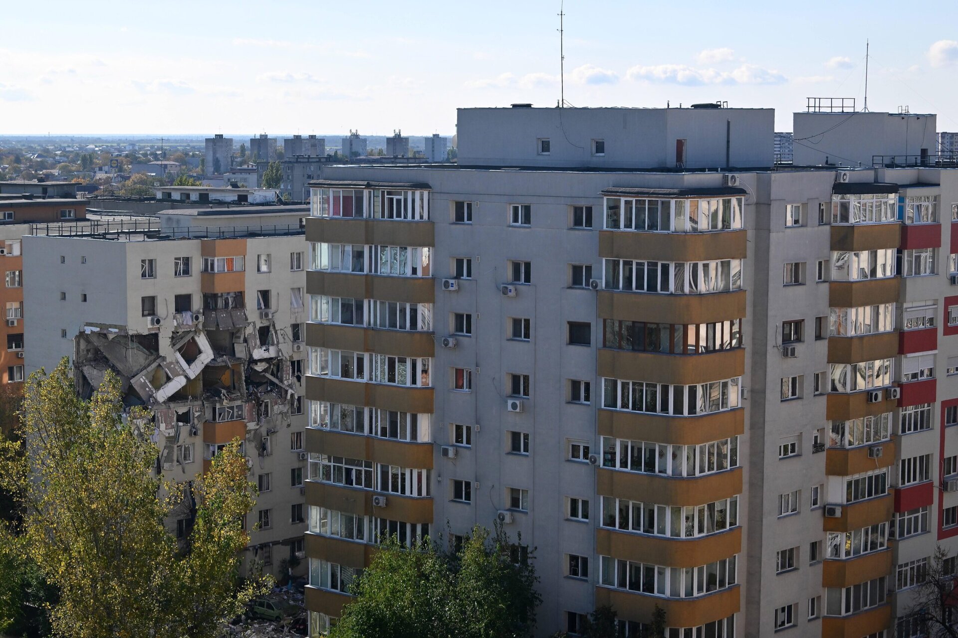 Locuitorii blocului afectat de explozia din Rahova scutiți de taxe și impozite în Sector 5