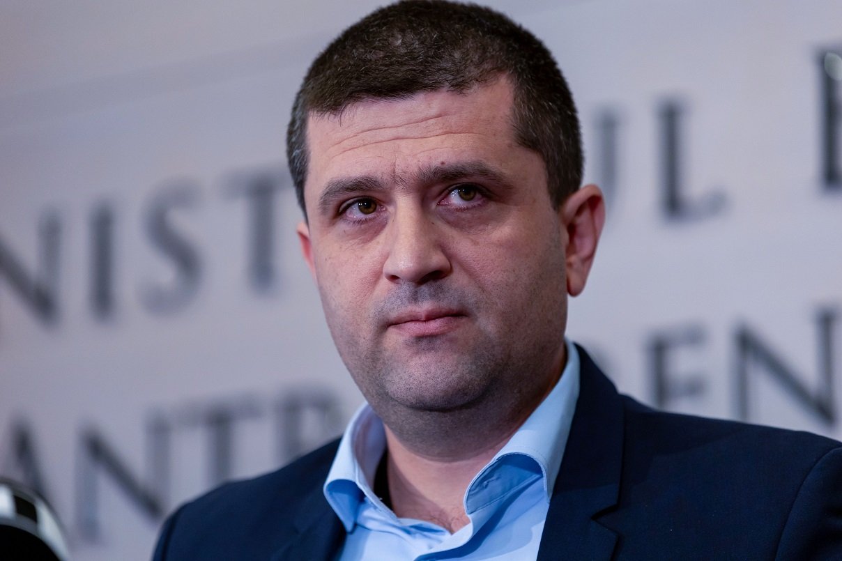 Radu Miruță, liderul USR PLUS în Senat, a răspuns recent criticilor care îl acuză de unele declarații despre fostul dictator Nicolae Ceaușescu