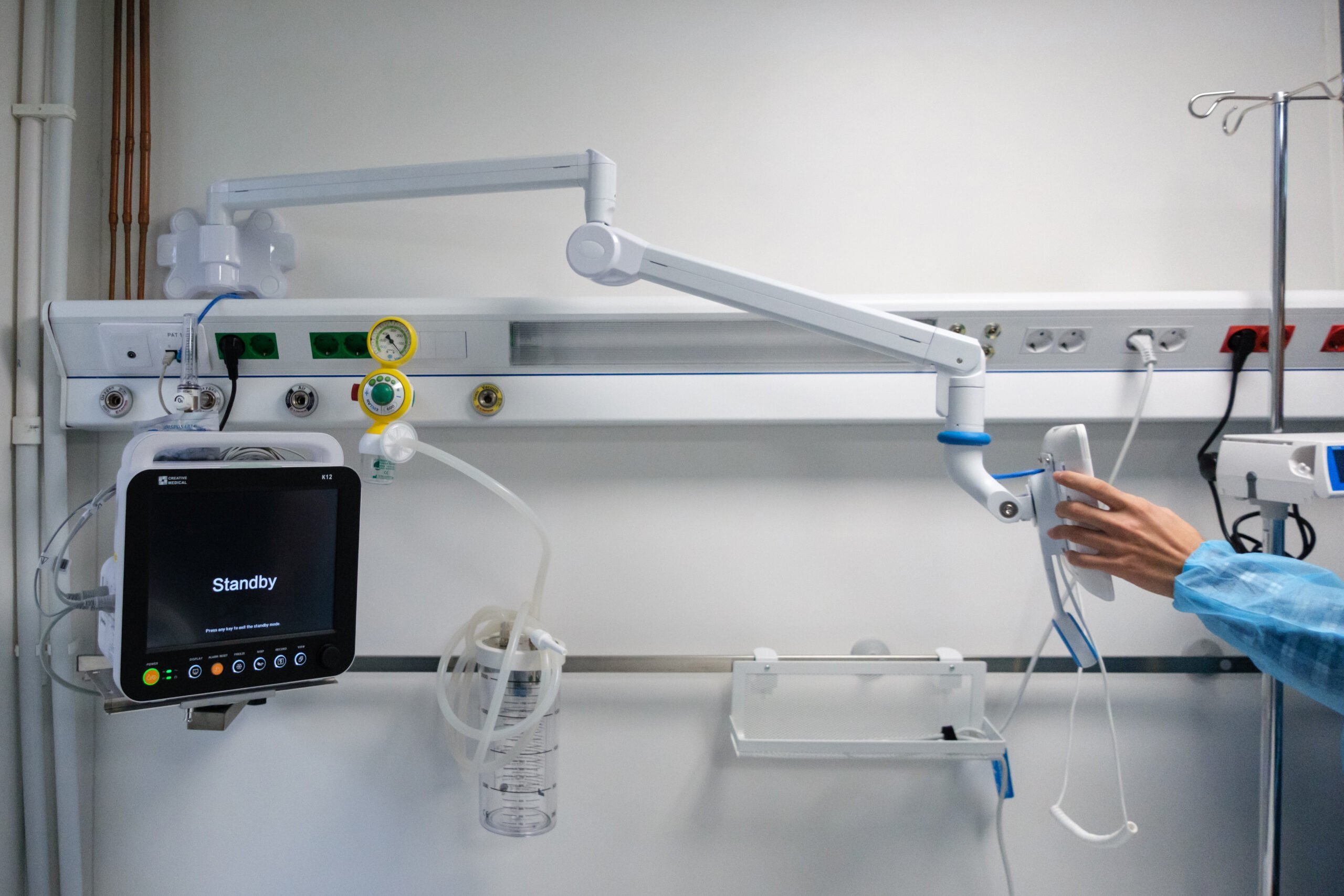 Deși percepția publicului asupra corupției din spitalele din București s-a schimbat în ultimii ani, fenomenul deTransmitere a banilor în schimbul unor favoruri medicale încă persistă, însă într-un format diferit față de precedentele episoade