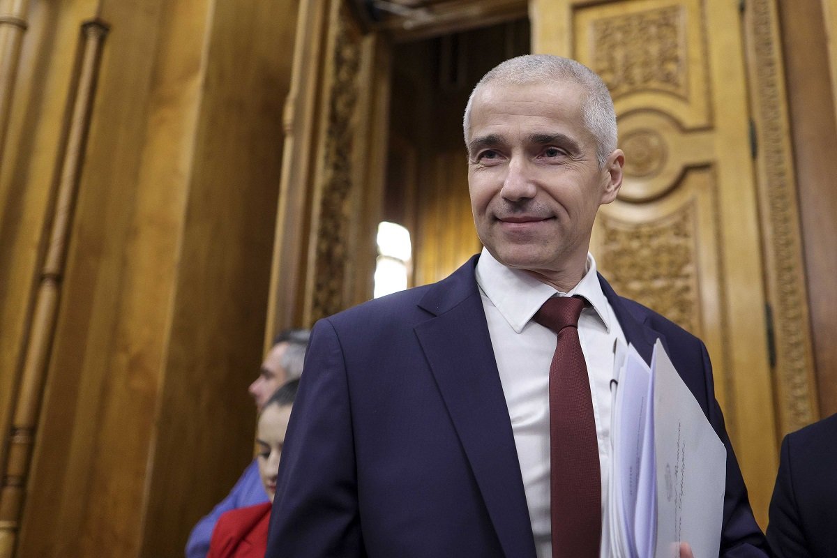 Ministrul Justiției, Radu Marinescu, respinge acuzațiile de politizare în procesul numirii noilor procurori șefi Tensiunile legate de numirea noilor conducători ai parchetelor din România continuă să domine discuțiile din sfera politică și juridică, în ciuda încercărilor oficialilor de a asigura transparența și profesionalismul întregii proceduri