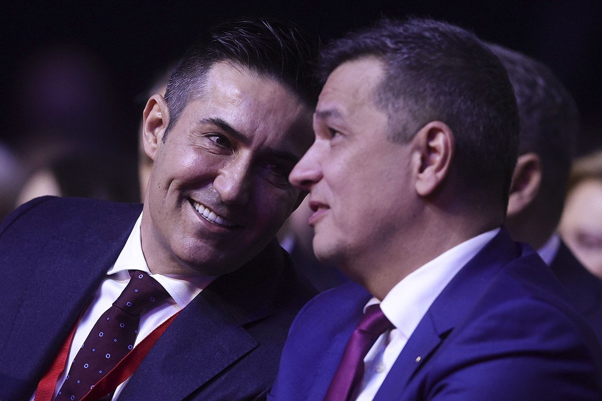 Guvernul Bolojan își asumă răspunderea pentru reformele administrativ-teritoriale și sprijinul pentru firme și angajați Un eveniment de o importanță majoră pentru scena politică din România s-a petrecut în cadrul coaliției aflate la guvernare, după o ședință maratonă între liderii PNL și USR