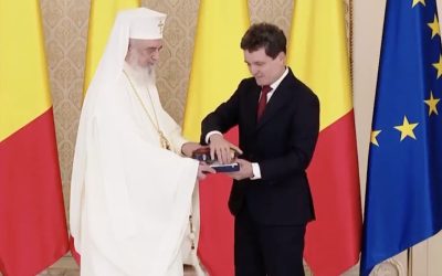 IPS-Daniel-primeste-o-decoratie-de-la-Nicusor-Dan-e1761587780224.jpg - Presa360