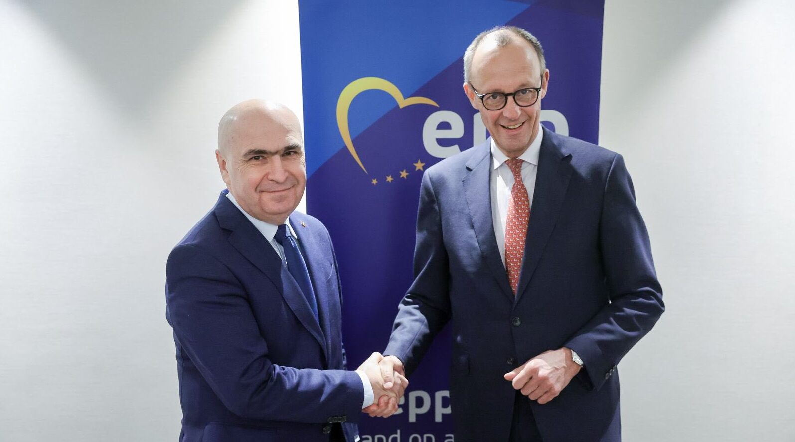 Prim-ministrul Ilie Bolojan întreprinde o vizită oficială în Germania, marcând un pas important în consolidarea relațiilor bilaterale și în promovarea intereselor economice ale României într-un moment crucial pentru ambii parteneri