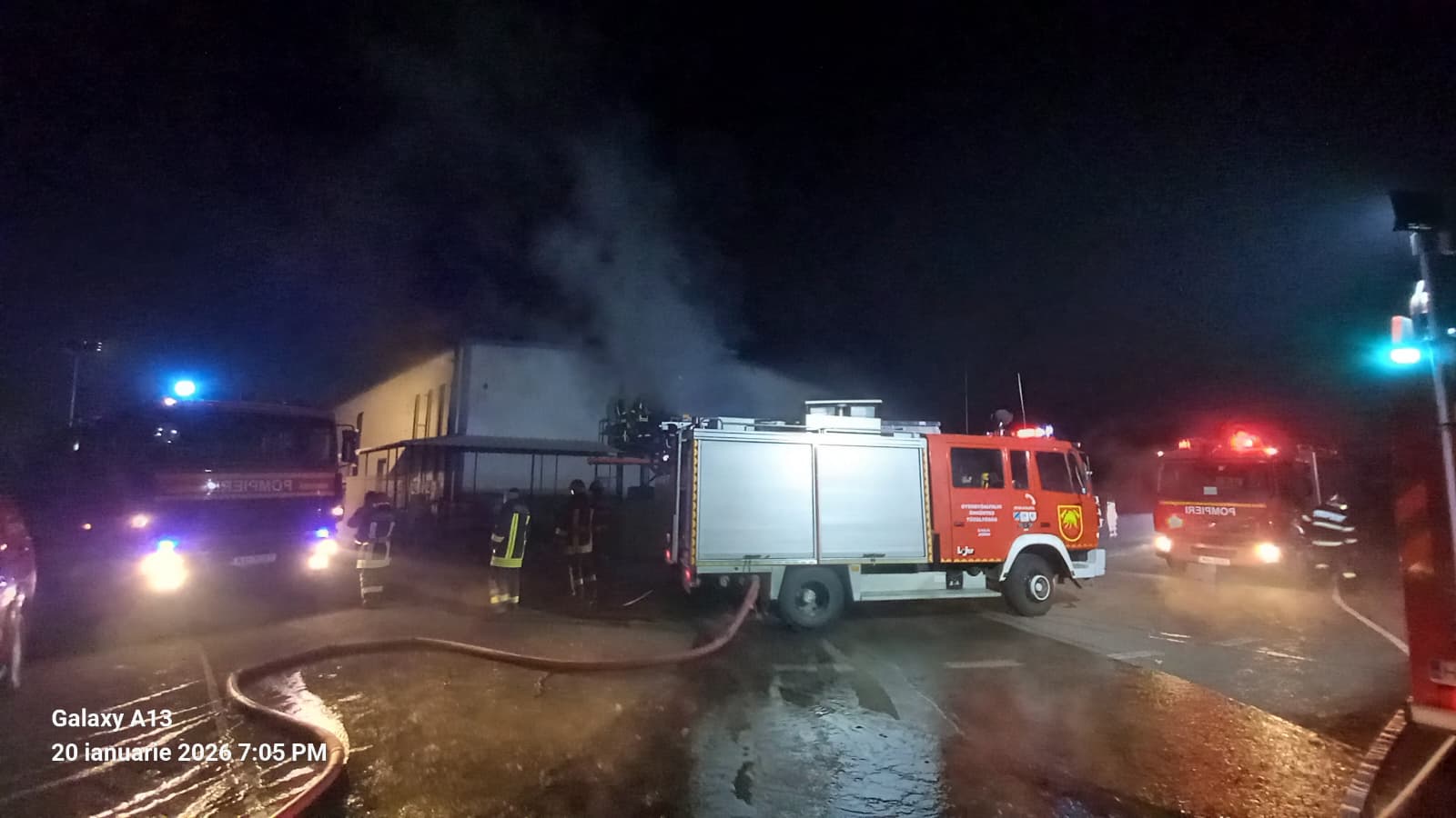 Incendiu devastator la abatorul din Gheorgheni: doi angajați au fost răniți, unul grav Un incendiu puternic a cuprins mijlocul zilei hala de producție a unui abator din municipiul Gheorgheni, provocând panică în rândul angajaților și comunității locale