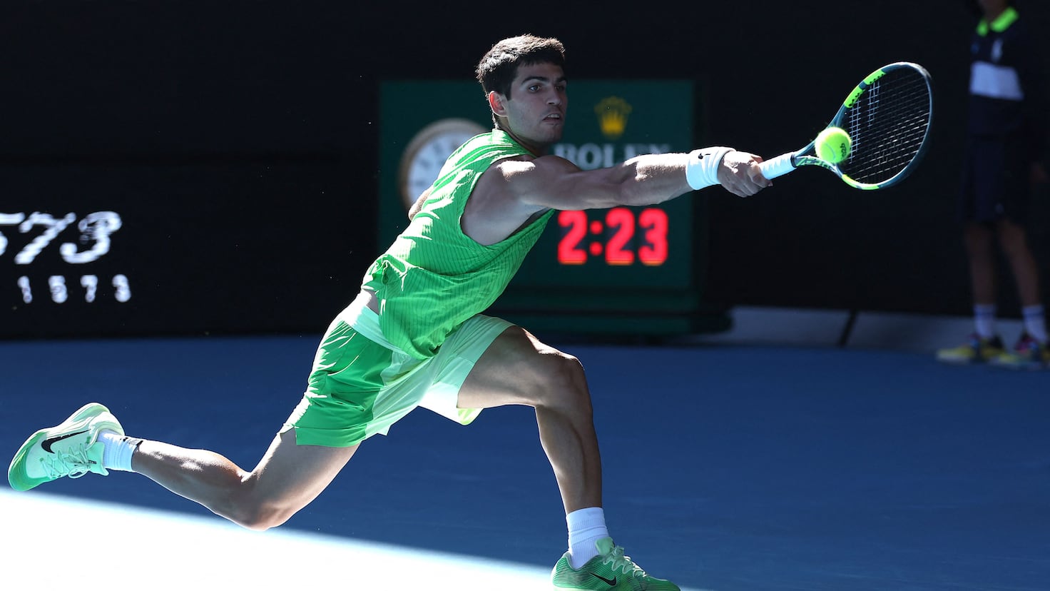 Răsturnare dramatică în meciul de la Melbourne: Alcaraz se confruntă cu calamburi Un meci plin de tensiune s-a desfășurat pe terenurile de la Australian Open, acolo unde Carlos Alcaraz s-a confruntat cu Alexander Zverev într-un duel epic