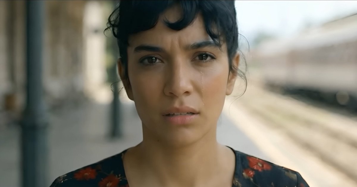 Lolita Cercel: Revoltă în muzica românească generată de inteligența artificială Lolita Cercel, o artistă creată cu ajutorul inteligenței artificiale, a stârnit un val de controverse în rândul comunității muzicale din România, după ce piesele sale au ajuns rapid în trending pe TikTok, acumulând milioane de vizualizări