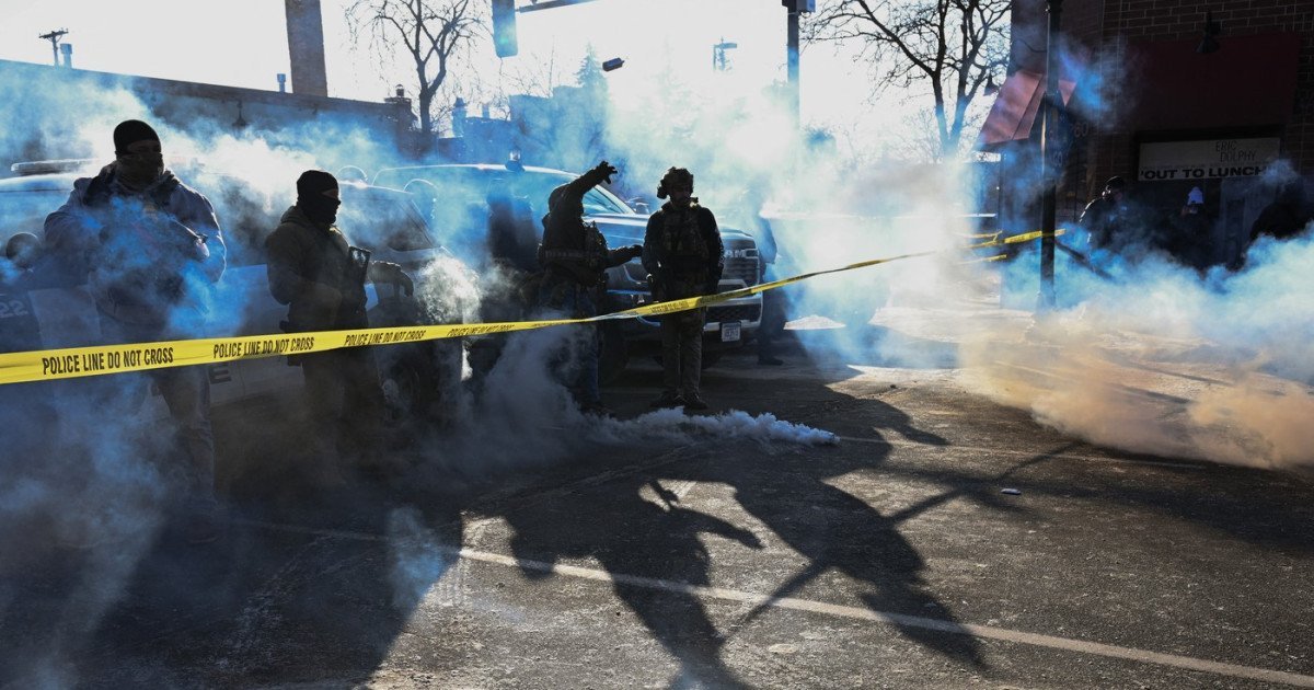 Un bărbat a fost împușcat mortal de agenți federali în Minneapolis În orașul Minneapolis, un bărbat de 37 de ani a fost împușcat mortal de agenți ai Departamentului Securității Interne în timpul unei acțiuni de aplicare a legislației anti-imigrație