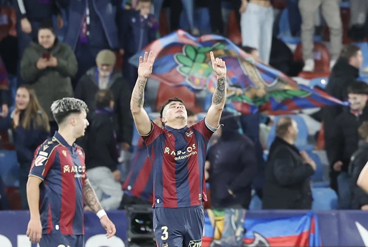 Victorie dramatică pentru Levante în fața celor de la Elche Levante UD a obținut prima victorie a sezonului în LaLiga, învingându-l pe Elche cu un dramatic 3-2, grație unui gol marcat de Alan Matturro în minutul 95, în cadrul unei partide electrizante disputate pe teren propriu, la Ciutat de València