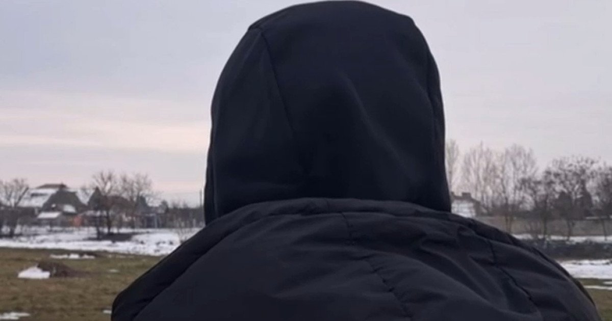 Detalii cutremurătoare în cazul crimei din Timiș: martorul-cheie dezvăluie planul suspectilor O nouă turnură dramatică a fost adusă în atenția opiniei publice în cazul crimei din Timiș, unde trei adolescenți, cu vârste de 15 și 13 ani, sunt acuzați de uciderea unui alt tânăr, Mario, de 15 ani