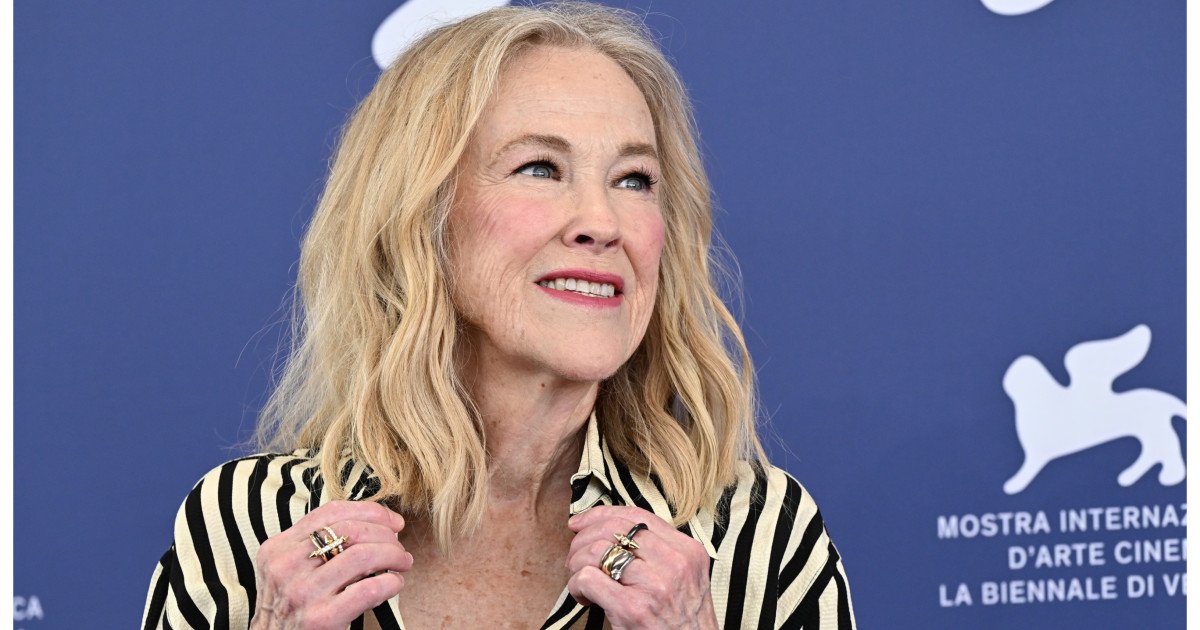 Catherine O’Hara, vedeta din „Singur acasă”, a murit la 71 de ani Actrița canadiană Catherine O’Hara, cunoscută pentru rolul mamei lui Kevin în celebrul film „Singur acasă”, a decedat la vârsta de 71 de ani