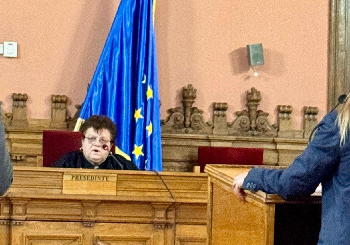 Judecătoarea Olimpiea Crețeanu a amânat, pentru data de 30 ianuarie, pronunțarea verdictului într-un proces delicat care vizează suspendarea a doi judecători ai Curții Constituționale, Dacian Dragoș și Mihai Busuioc