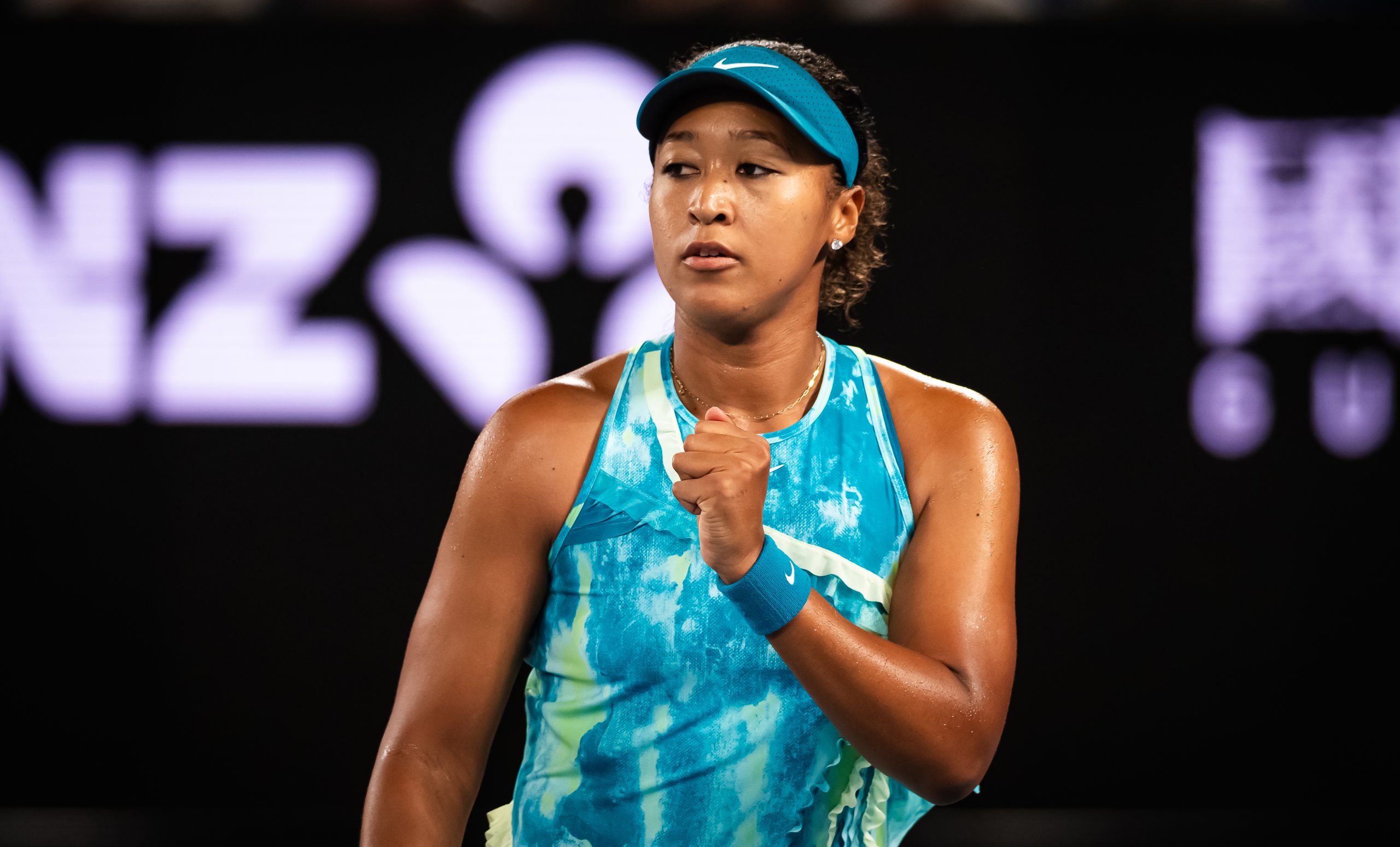 Naomi Osaka se retrage de la Australian Open 2026 din cauza unei accidentări După o prestație promițătoare la Australian Open, campioana de patru ori de Grand Slam, Naomi Osaka, a anunțat că se retrage din competiție din cauza unei accidentări la abdomenul stâng