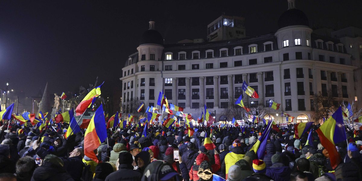 Jandarmeria Capitalei: Patru amenzi, în valoare totală de 10.400 de lei, după manifestaţia din Piaţa Victoriei