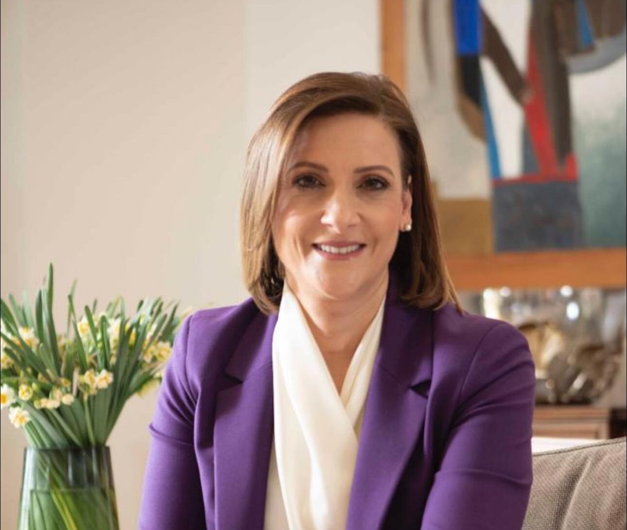 Prima Doamnă a Ciprului, Philippa Karsera, anunță demisia din conducerea unui fond caritabil în contextul acuzațiilor de corupție Incertitudinile politice și scandalurile de corupție continuă să afecteze prim-planul vieții politice din Cipru, iar această dată, atuurile sunt chiar personajele din cercul apropiat al conducerii instituțiilor publice