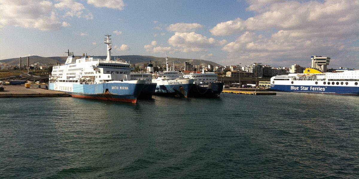 Piraeus-port-credit-David-Broad-CC-BY-30-Wikimedia-Commons-.jpeg - Presa360