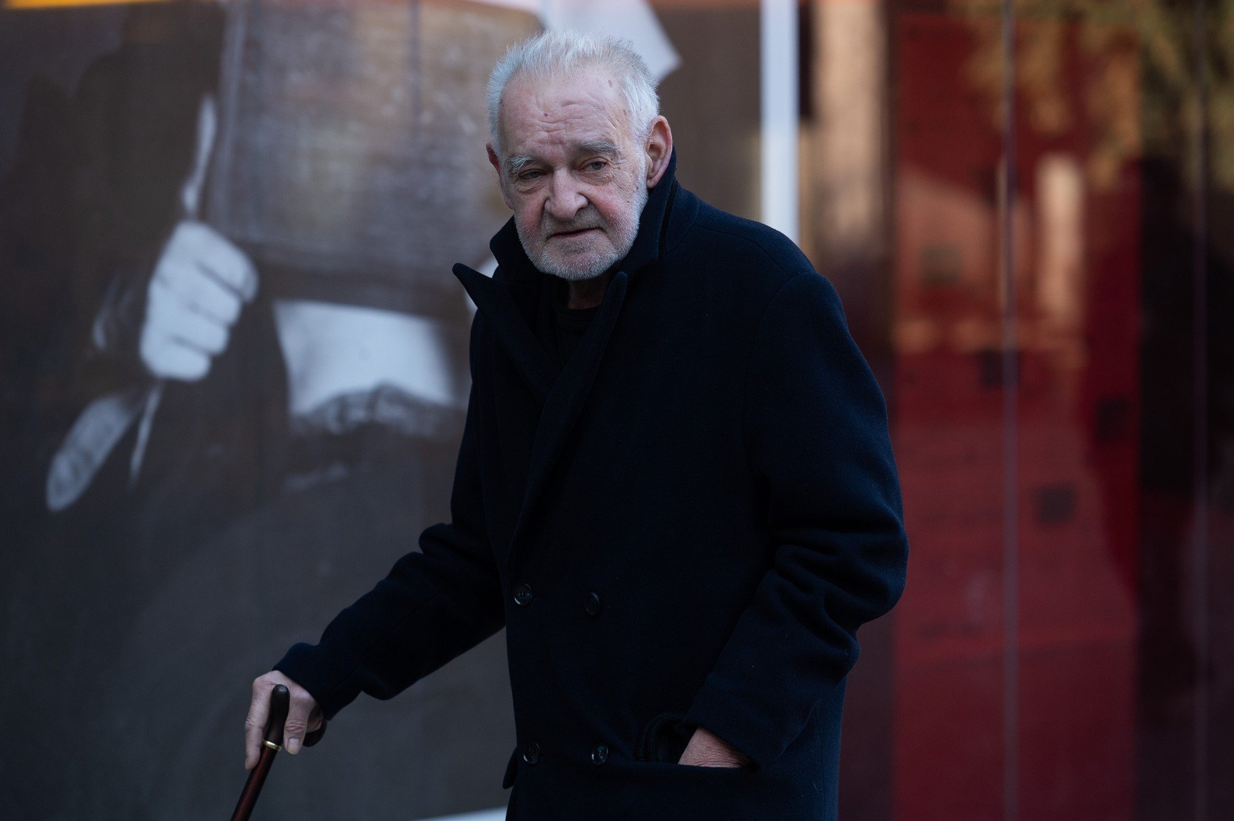Legendarul regizor maghiar Béla Tarr a decedat la 70 de ani Béla Tarr, unul dintre cei mai influenți regizori ai cinematografiei contemporane, a încetat din viață marți, la vârsta de 70 de ani