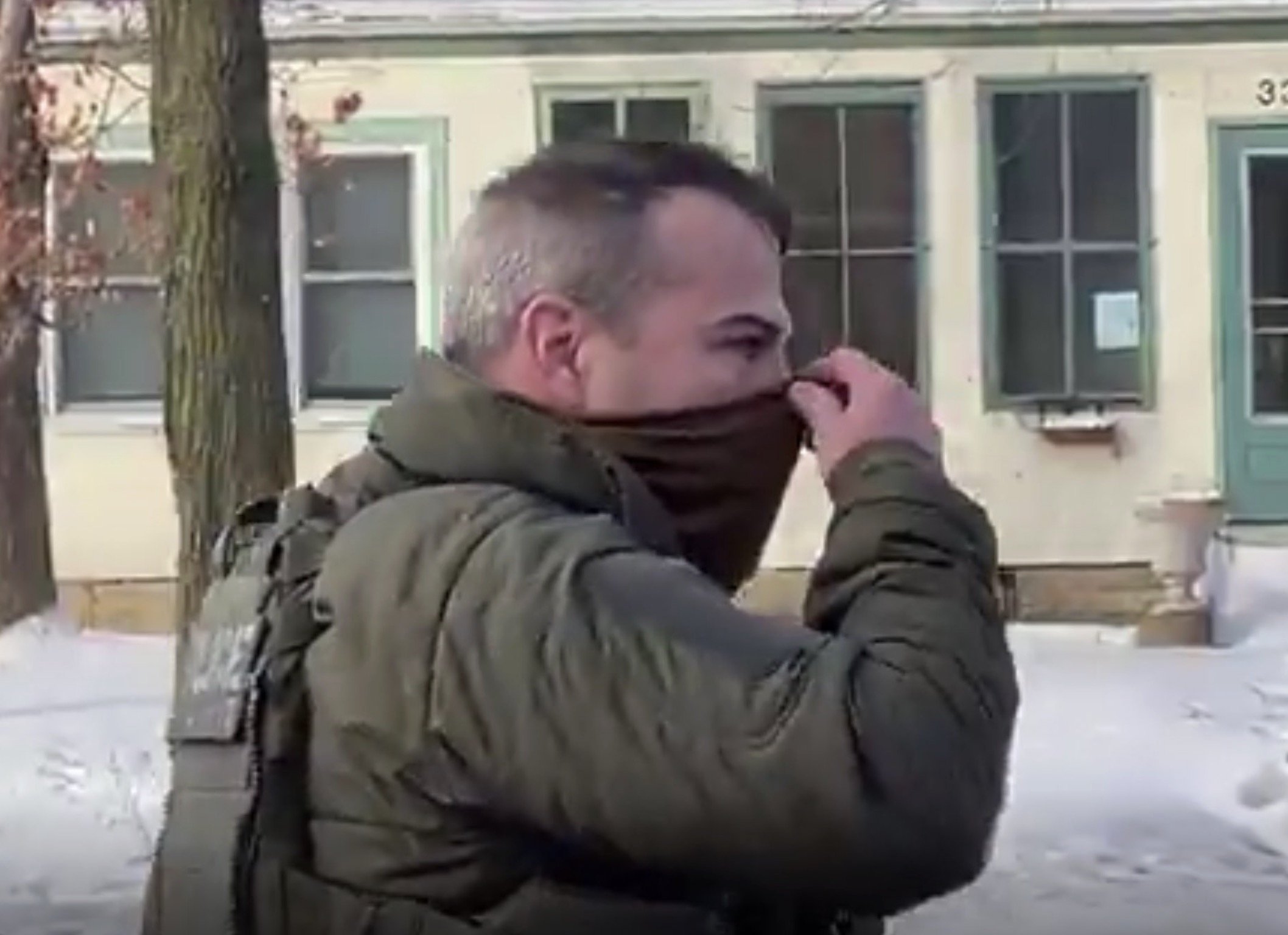 Imagini șocante surprinse cu telefonul mobil ale unui incident tragic în Minneapolis, unde o femeie a fost împușcată mortal de ofițeri federali ai ICE, au fost făcute publice, adăugând o nouă dimensiune cazului, care a stârnit reacții dure în comunitate și în mediul politic