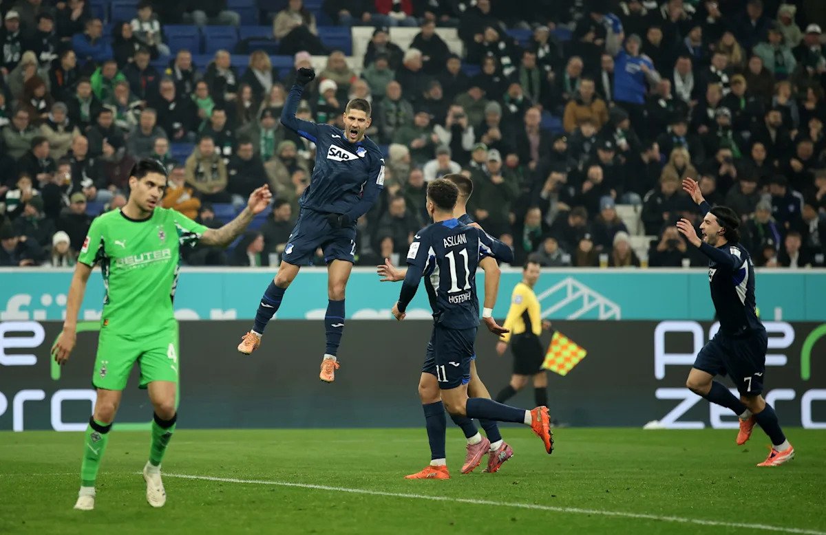 Bundesliga: O săptămână altfel înainte de pauza de iarnă Matchday 17 din Bundesliga, denumit și „Englisch Woche”, a marcat nu doar prima și singura etapă intermediară a sezonului, ci și încheierea turului competițional