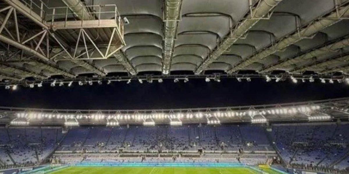 Fans leave stadium almost completely empty for top flight clash in protest against their owner