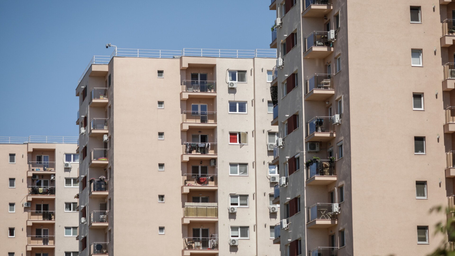 Taxe și impozite mai mari în Iași, de la 8 ianuarie Cetățenii din Iași vor simți impactul majorării taxelor și impozitelor locale începând cu 8 ianuarie 2026