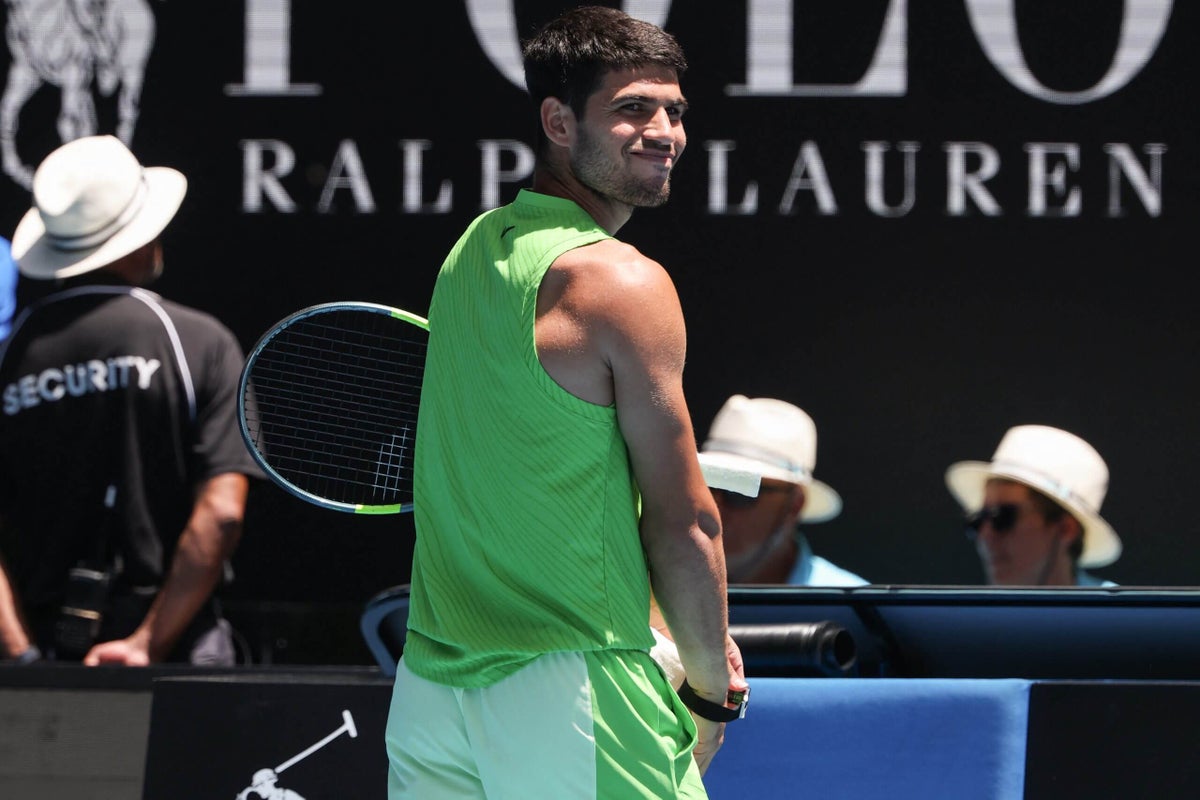 Sabalenka Susține Dreptul la Tehnologie: Controverse la Australian Open MELBOURNE, Australia — Aryna Sabalenka, jucătoarea numărul 1 în lume, a cerut organizatorilor de turnee de Grand Slam să invertă interdicția privind tehnologia purtabilă, în urma unor controverse apărute la Australian Open