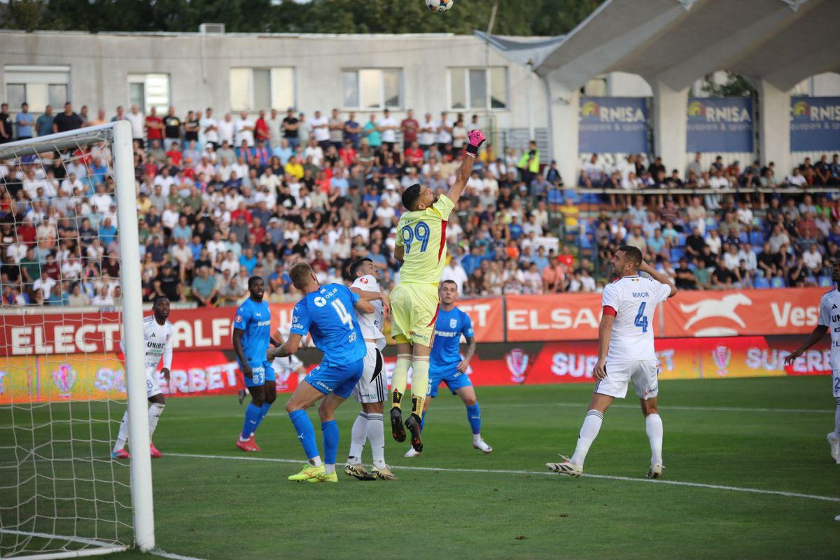 FC Botoșani se confruntă cu un deficit financiar de 4 milioane de euro Valeriu Iftime, patronul echipei FC Botoșani, a declarat în cadrul emisiunii GSP Live că clubul moldovean se confruntă cu un deficit financiar de 4 milioane de euro pentru anul 2025