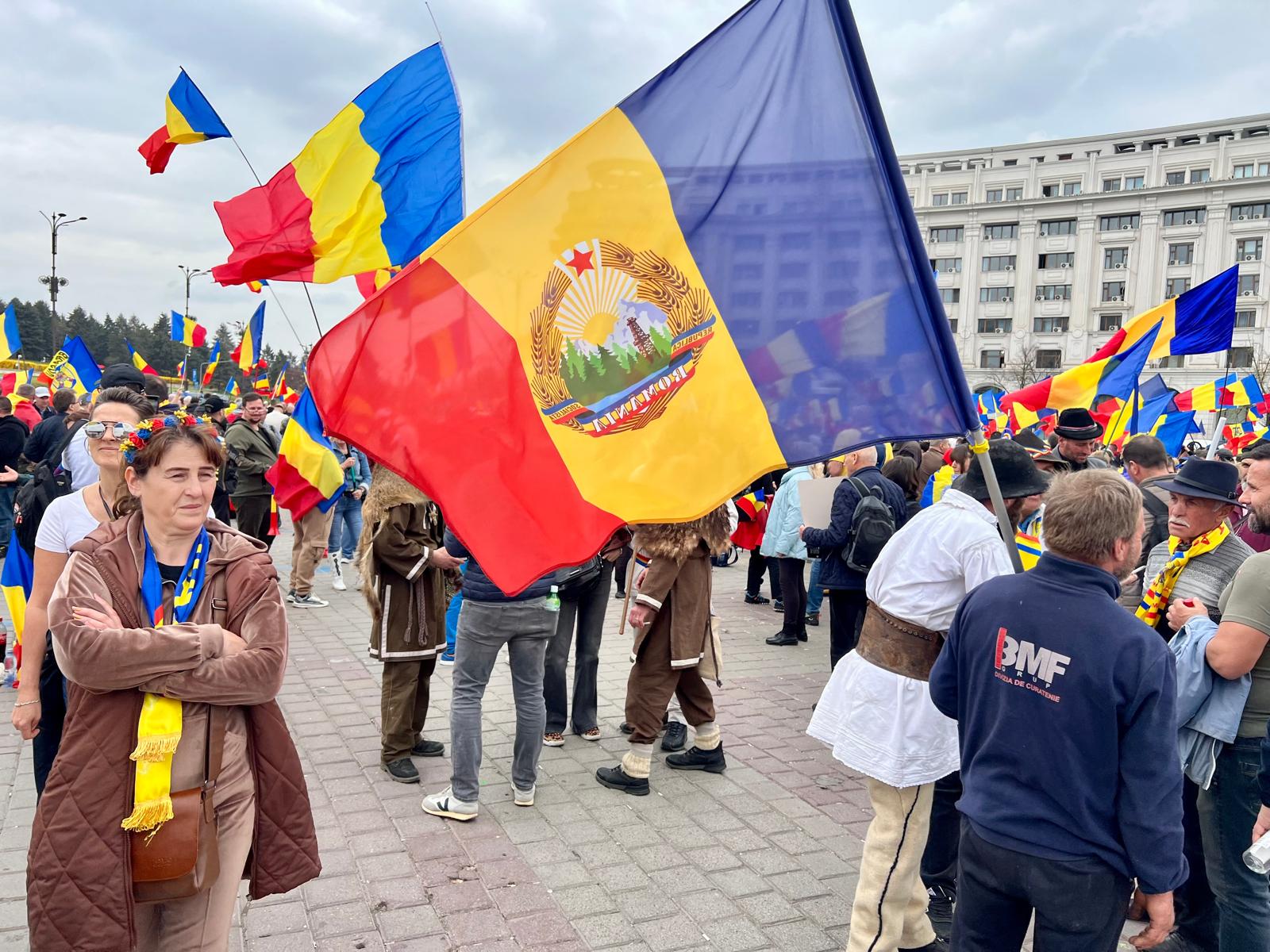 Marș de protest împotriva Legii Vexler, organizat de Ațiunea Conservatoare în ziua aniversării lui Mihai Eminescu Un protest de amploare împotriva proiectului de lege cunoscut sub numele de „Legea Vexler” va avea loc astăzi în Capitală, anunțul fiind făcut de liderii Ațiunii Conservatoare, formațiune politică cu o poziție fermă față de inițiativele legislative considerate de ea a fi nocive pentru valorile naționale
