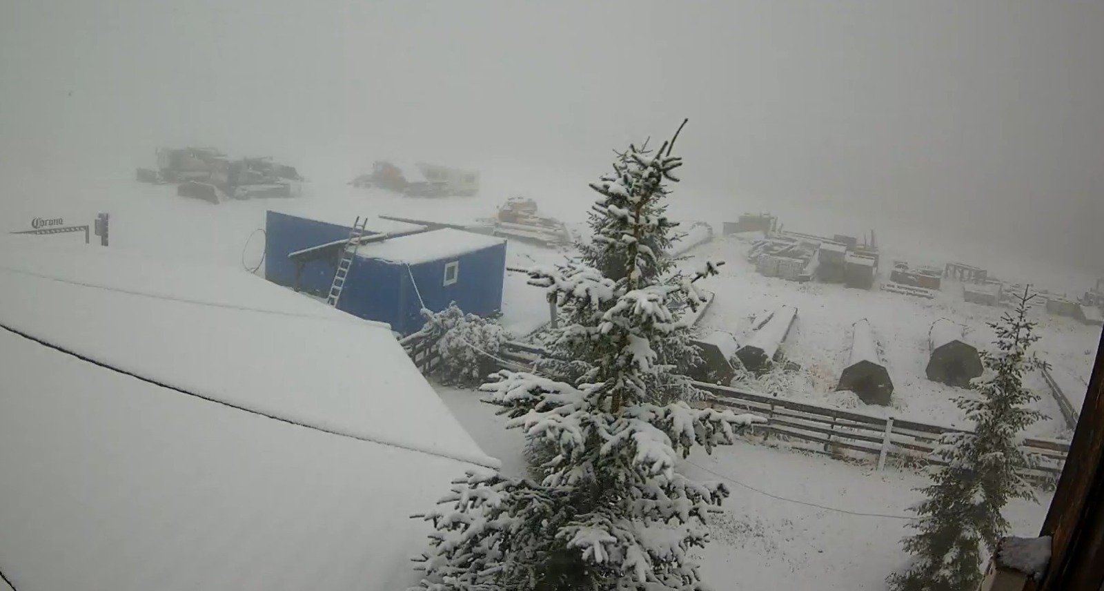 Peste 15.000 de locuitori din județul Alba rămân fără curent electric după ninsorile abundente din ultimele zile, fiind nevoie de intervenții urgente pentru remedierea defecțiunilor