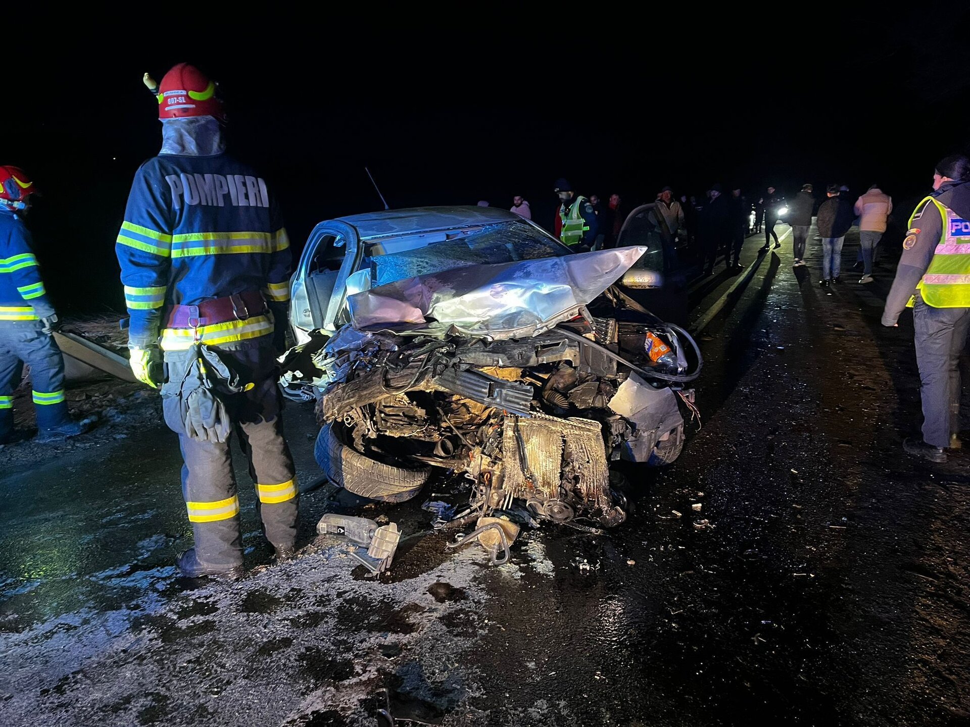 Accident grav între două mașini pe DJ 106, șapte persoane implicate, o victimă în stop cardio-respirator, Plan Roșu activat