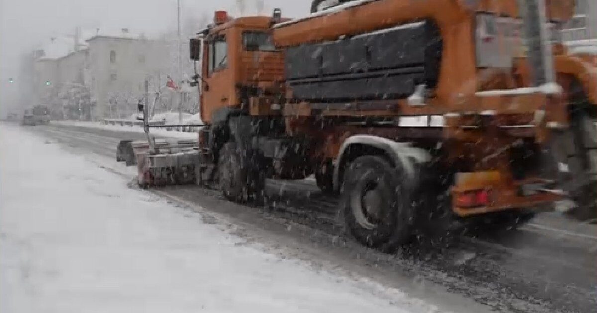 Vreme rea în România: Ninsori abundente și viscol în toată țara Meteorologii anunță o serie de zile cu vreme severă în România, caracterizată prin ninsori abundente și viscol, începând de astăzi și până pe 9 ianuarie