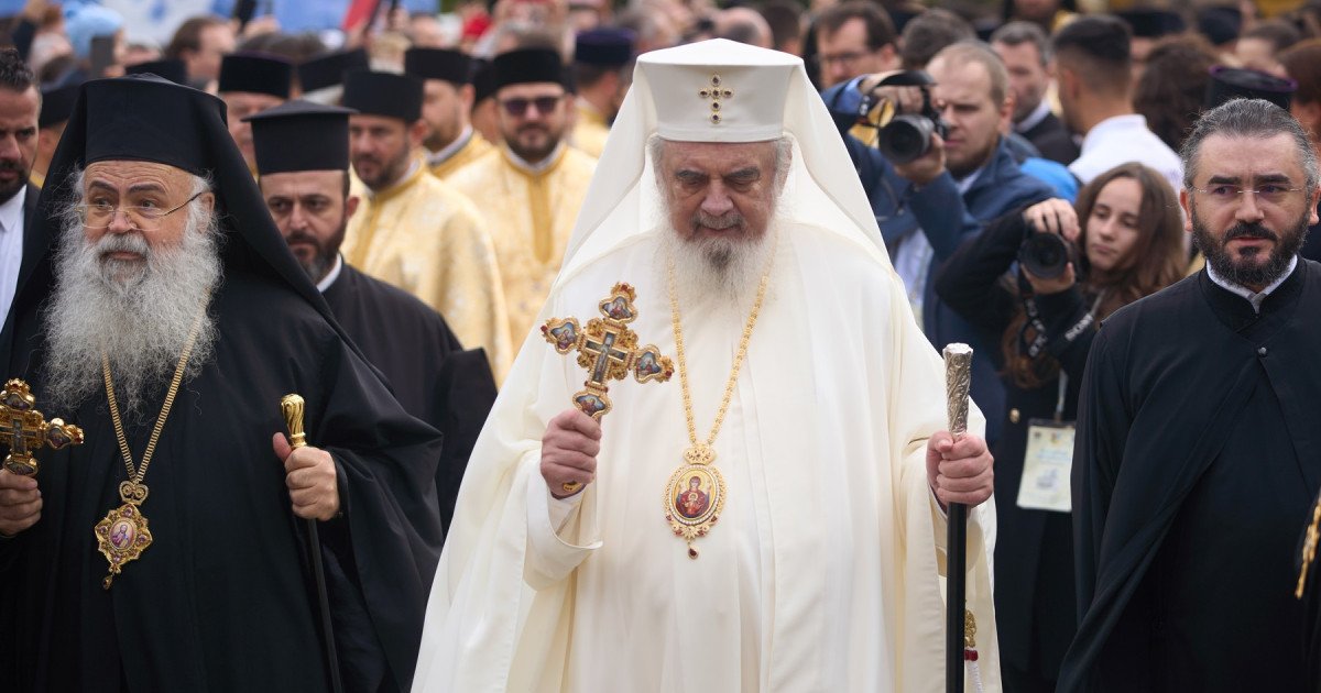 Credincioșii ortodocși sărbătoresc Botezul Domnului la Catedrala Patriarhală din București Marți, 6 ianuarie, Catedrala Patriarhală Sfinţii Împăraţi Constantin şi Elena din București va fi gazda unei tradiții religioase deosebite – Slujba Sfinţirii Mari a Apei, cunoscută și sub numele de Agheasma Mare