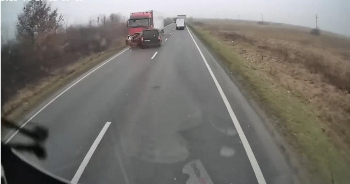 Accident devastator pe DN6: Șapte victime într-o coliziune frontală Șapte persoane și-au pierdut viața marți după-amiază pe drumul național DN6, în județul Timiș, în urma unui accident tragic în care un microbuz ce se deplasa din Grecia spre Franța a intrat în coliziune cu un TIR