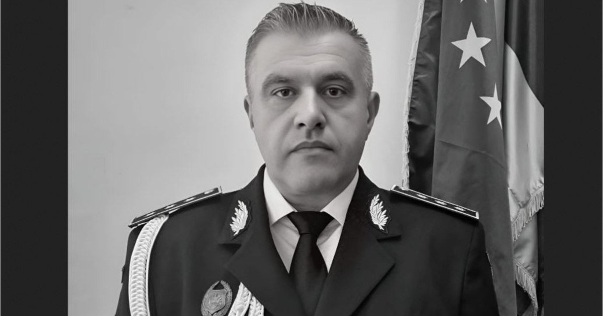 Tragedie la IPJ Dolj: Inspectorul-șef Marius-Daniel Mîrzacu a fost găsit mort la birou Inspectorul-șef al Inspectoratului de Poliție Județean Dolj, comisar-șef Marius-Daniel Mîrzacu, a murit sâmbătă la birou, la vârsta de 51 de ani