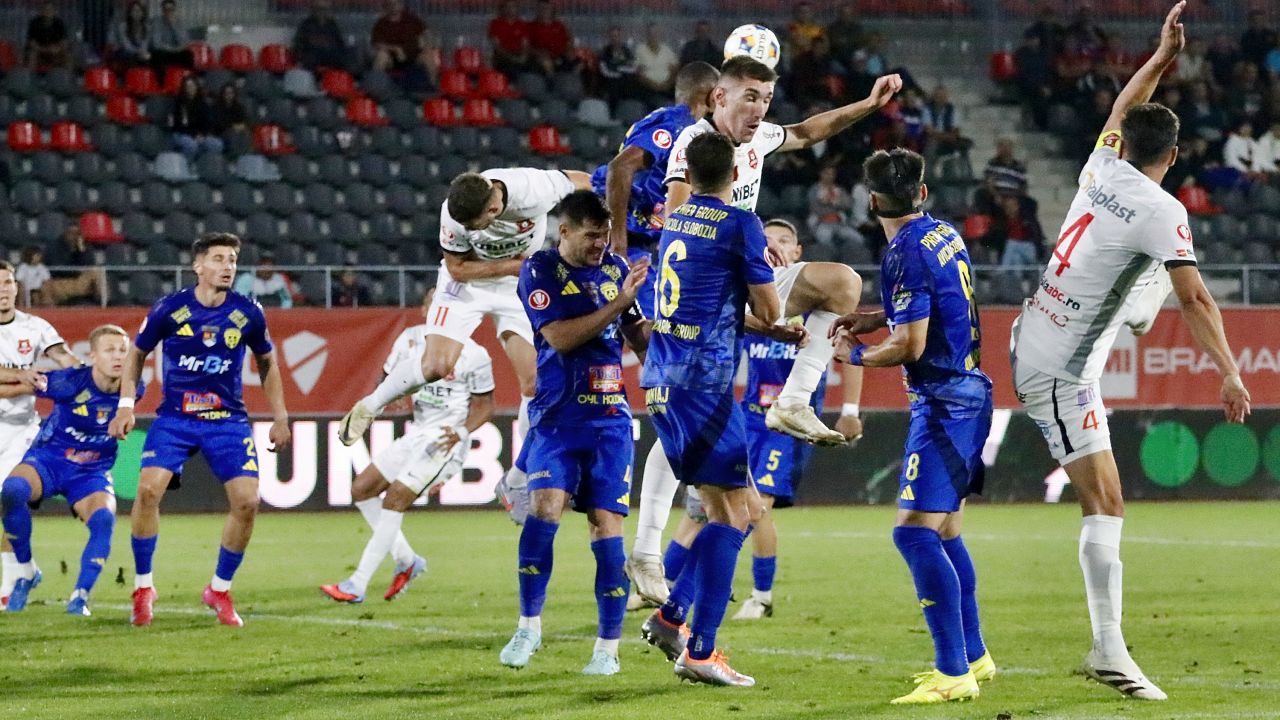 Hermannstadt învinge Unirea Slobozia într-un meci tensionat Hermannstadt a obținut o victorie crucială în confruntarea cu Unirea Slobozia pe terenul acesteia, consolidându-și astfel poziția în Superliga