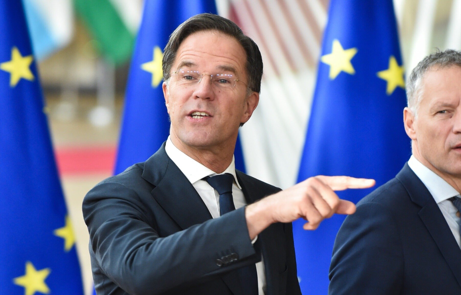 NATO rămâne o prioritate pentru Occident în ciuda tensiunilor legate de angajamente și de viitorul securității europene, iar oficialii alianței nu sunt departe de a respinge orice tentative de a crea o armată europeană separată